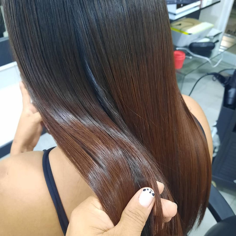Cabello castaño con brillo