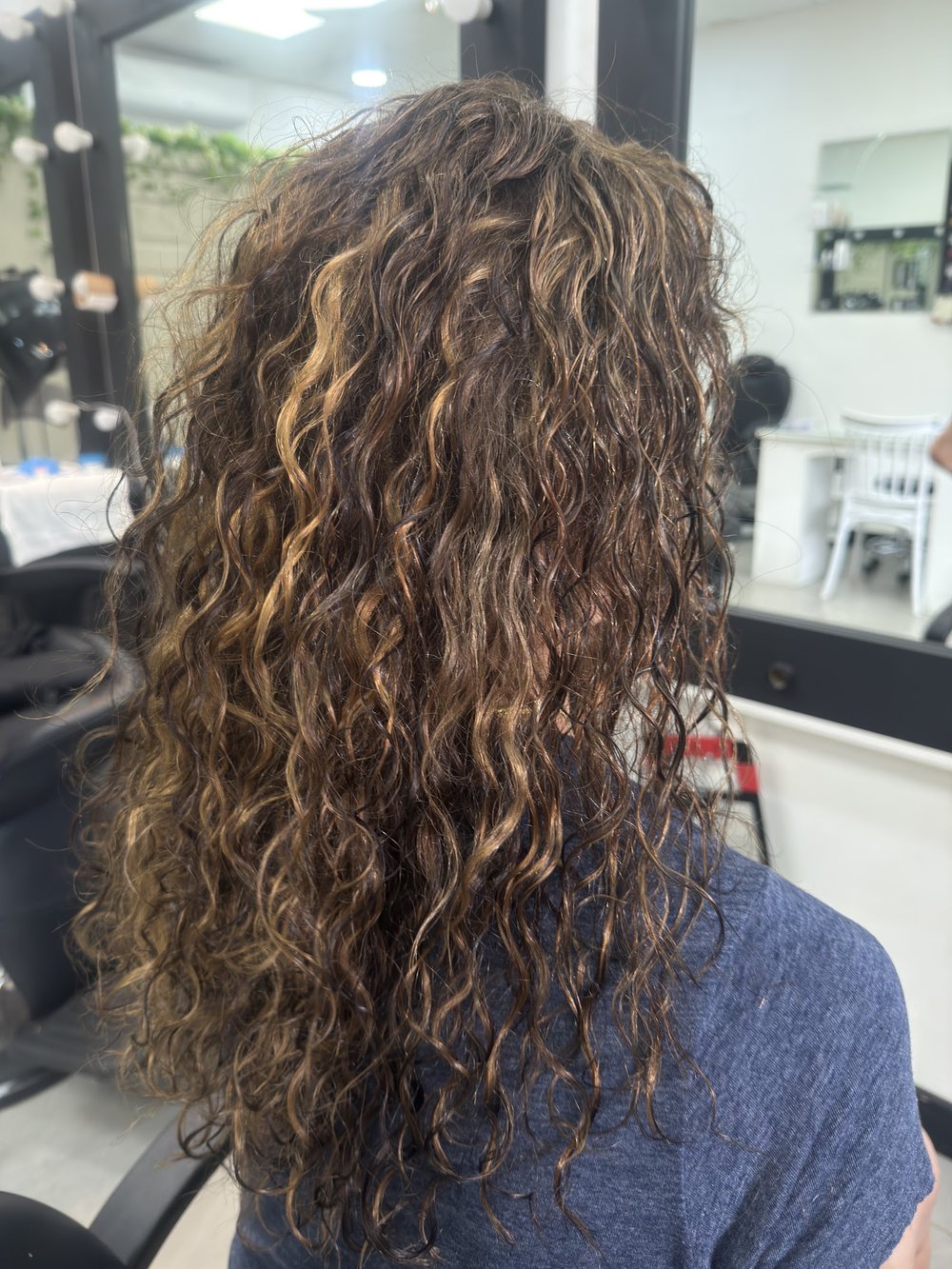 Rizos con mechas hechos en Studio M