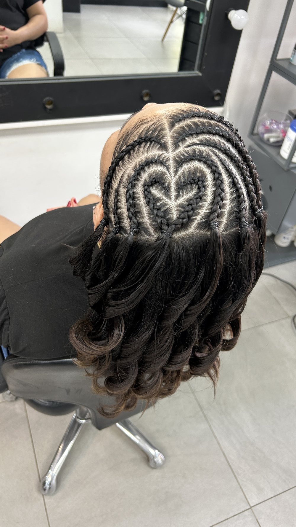 Trenzas en forma de corazón hechas en Studio M