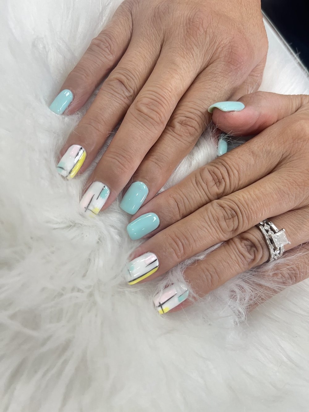Manicura con diseño hecha en Studio M